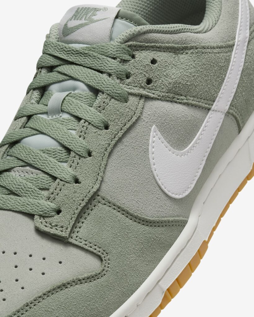 SNEAKER IN JADE GREEN SUEDE AND GREY BREATHABLE MESH